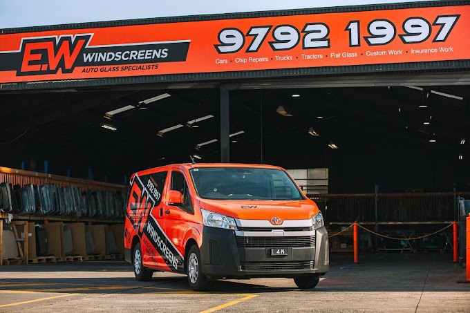 Windscreen replacement work in progress in Melbourne